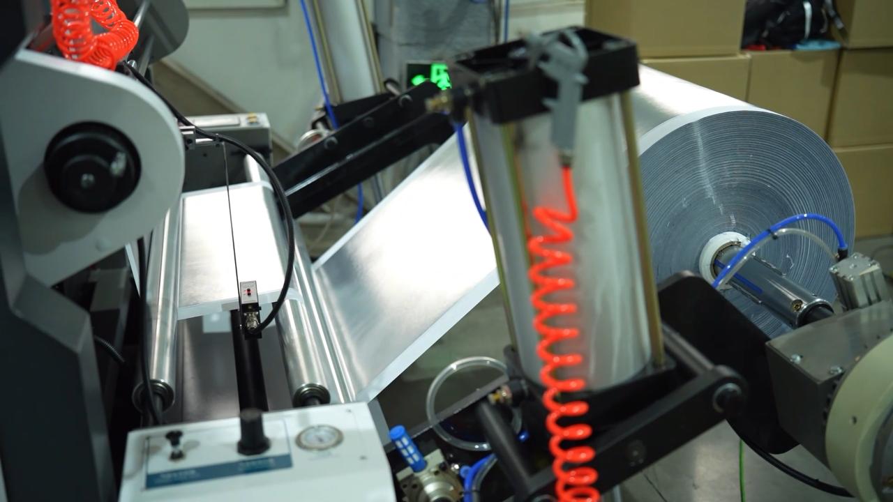 1 Non Woven Roll Feeding 1 Vliesrollenzuführung