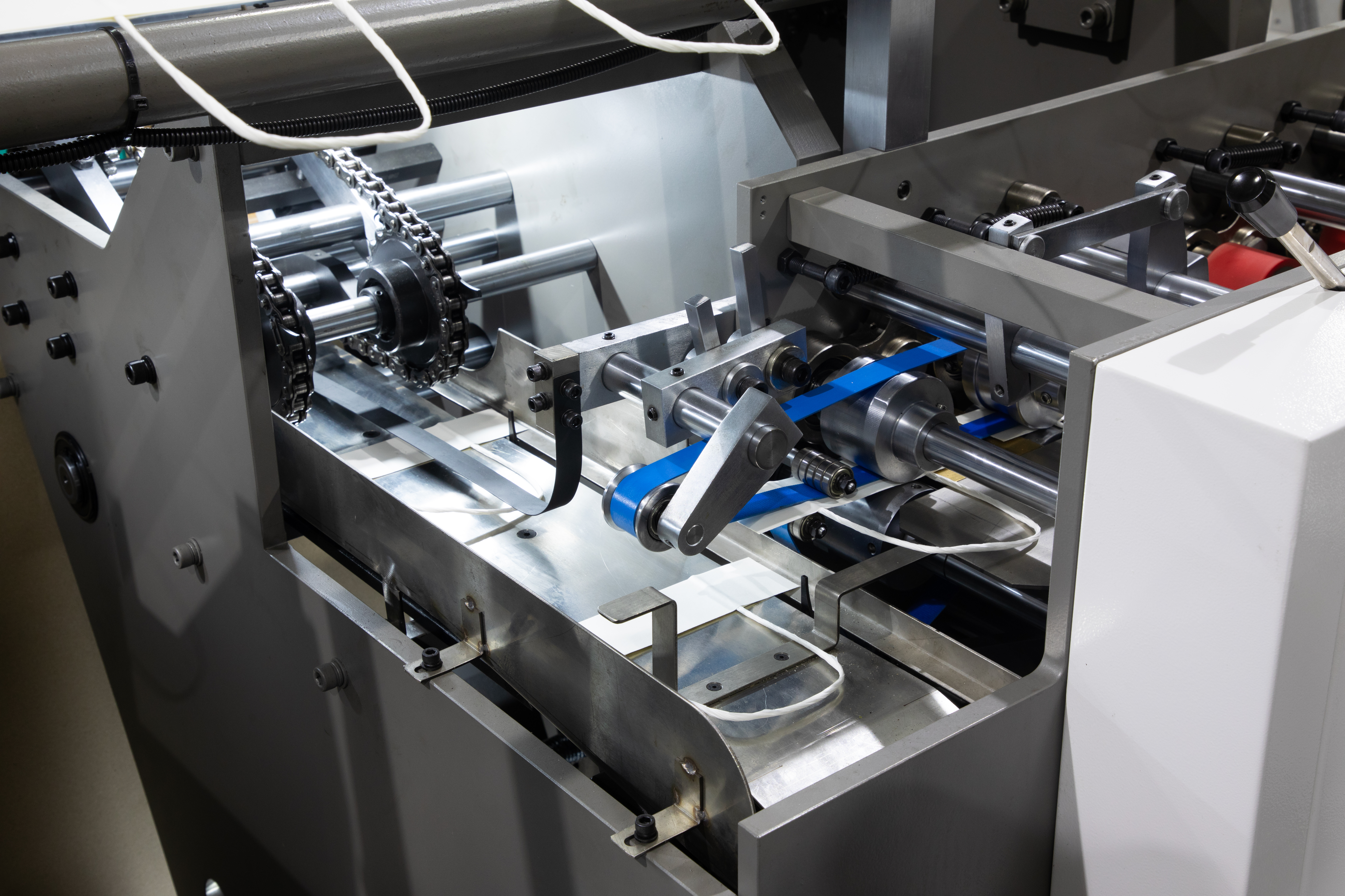 Intelligente Taschenherstellungsmaschine mit verdrehtem Griff