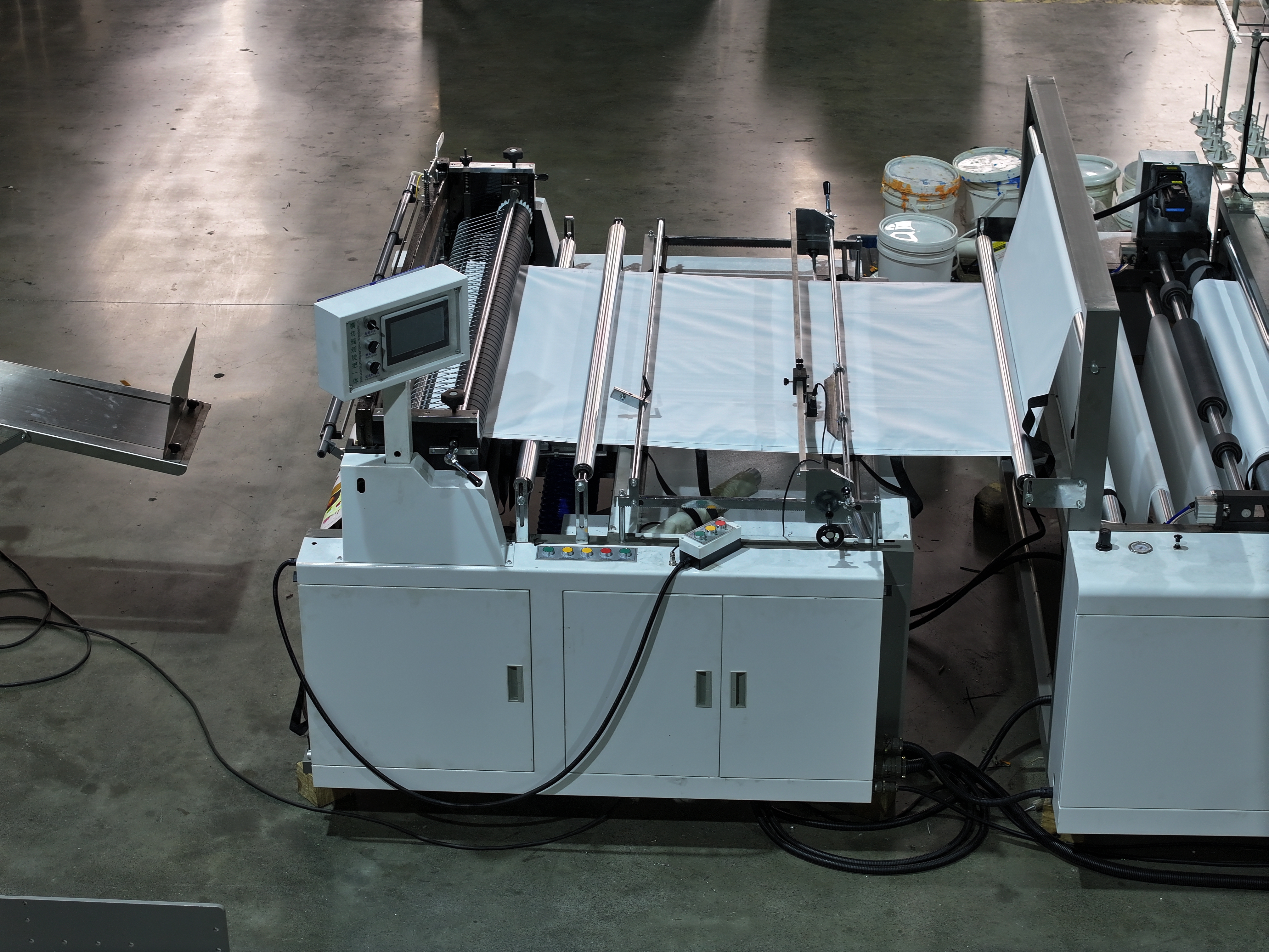 ONL-XG1200 Nicht gewebter doppelter Seitenstich-Näh- und Schneidemaschine