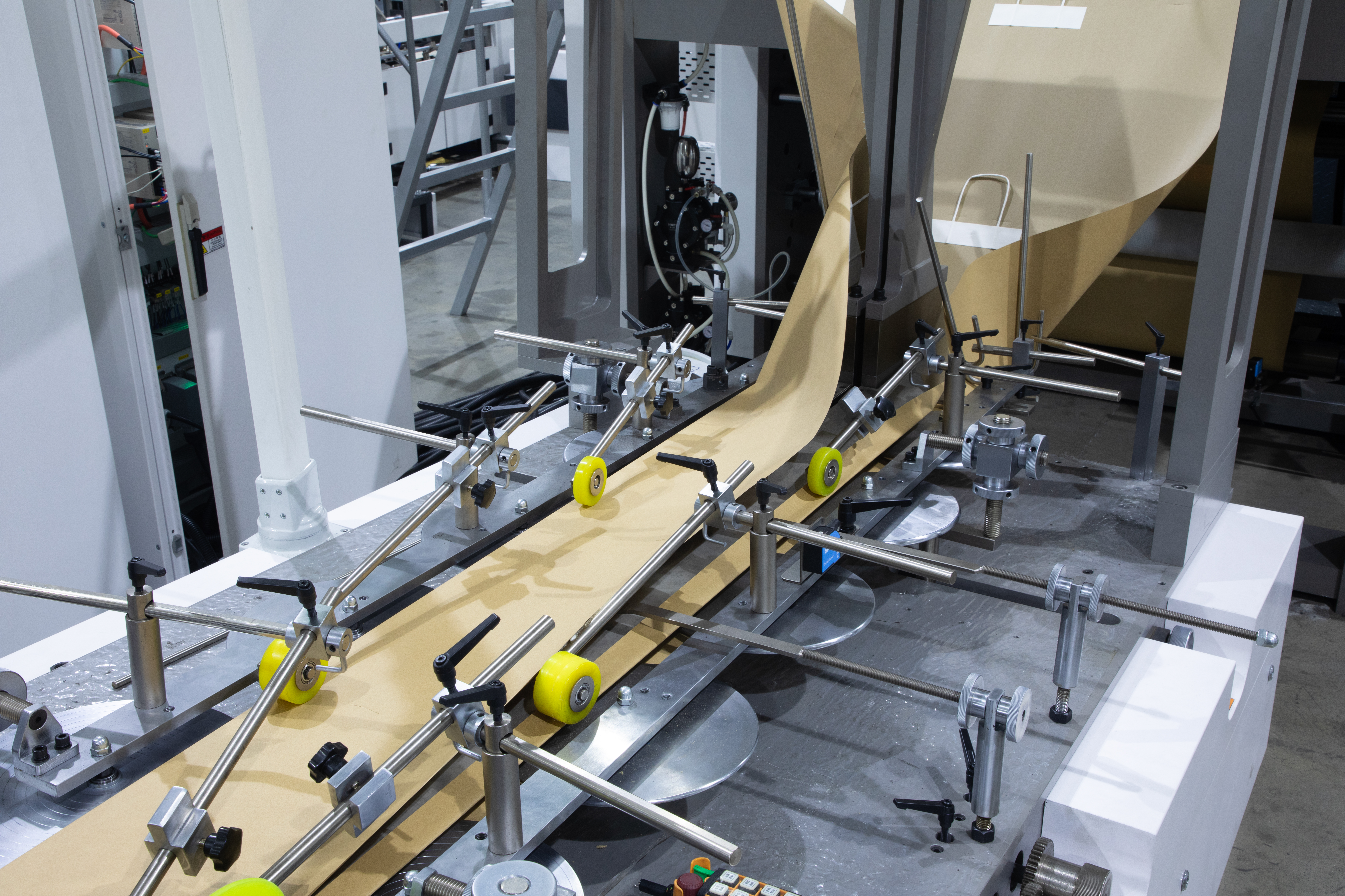 Neue Welt Eine quadratische Bodenbeutelmaschine mit verdrehtem Griff online