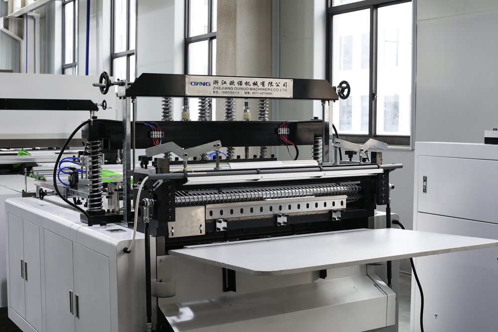 Oyang 15 XB 700/800 Vlies 5-in-1-Beutelherstellungsmaschine mit Griff online